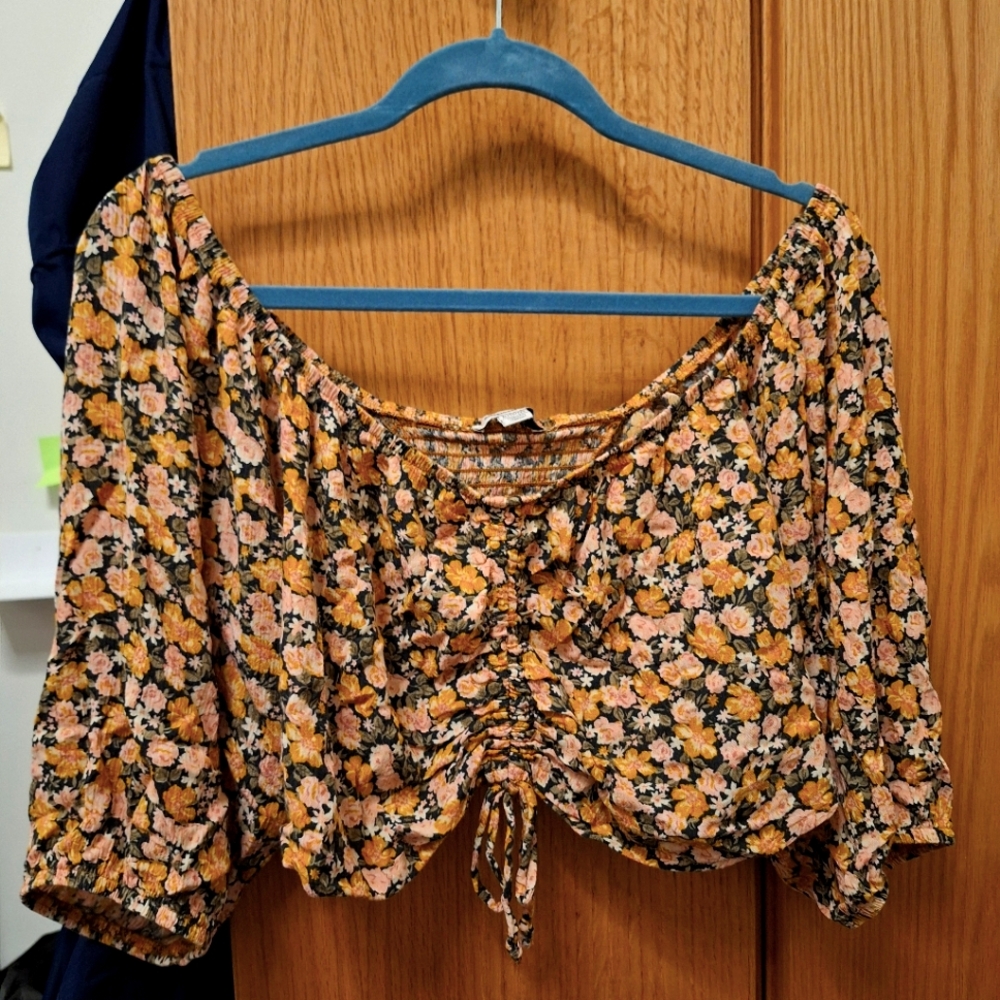 American Eagle XL cropped floral blouse